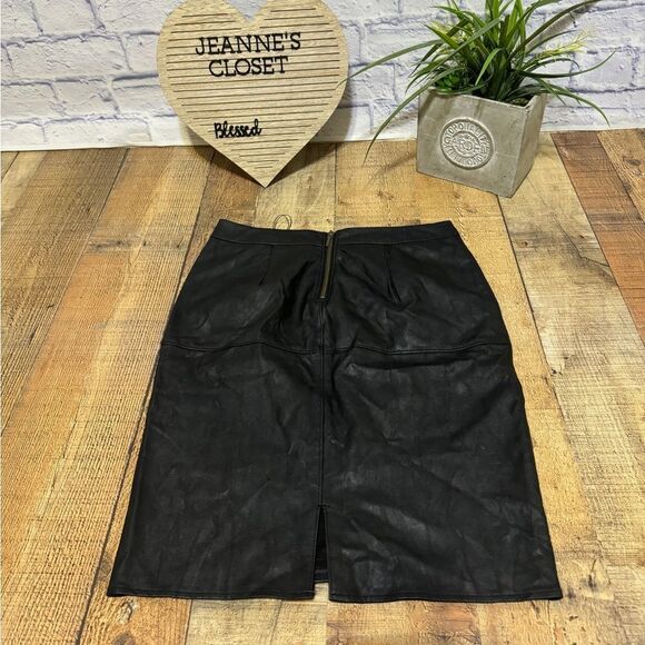 CAbi Vegan Leather Stretchy Skirt Size 2 Style Number 509 NWT - Picture 6 of 13